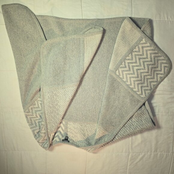 Club Monaco Wool Blend Oversized Poncho Cardigan – Grey Patchwork Knit – M/L - Picture 6 of 7